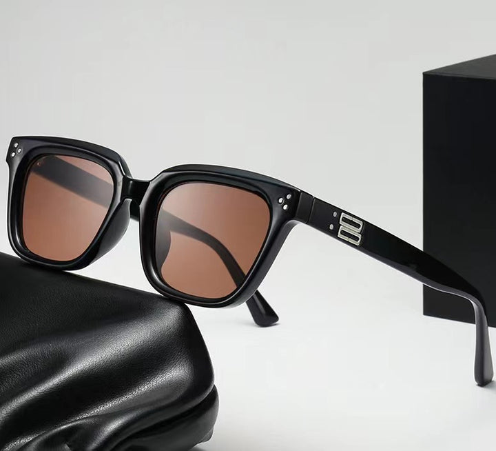 Women's trendy oversized sunglasses with sturdy plastic frame Bowlift