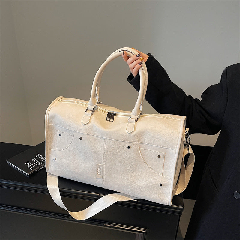 Elegant and Spacious Travel Bag Made of Durable Faux Leather Bowlift