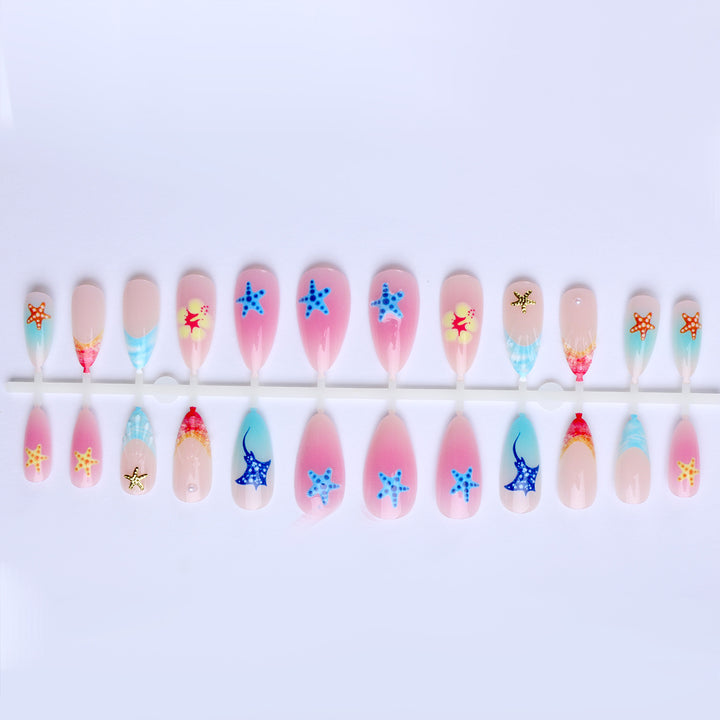 Artistic nails with maritime design Bowlift