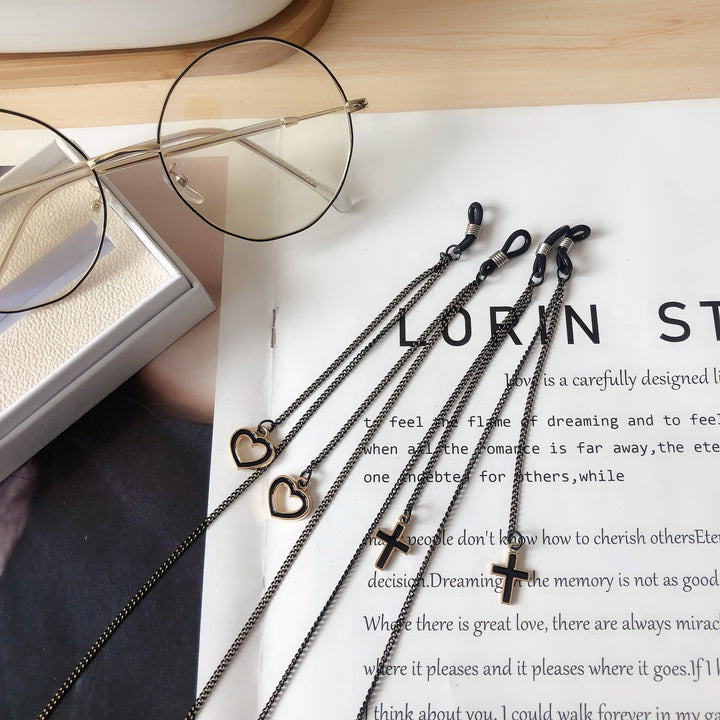 Heart-Embellished Eyewear Holder Chain Bowlift