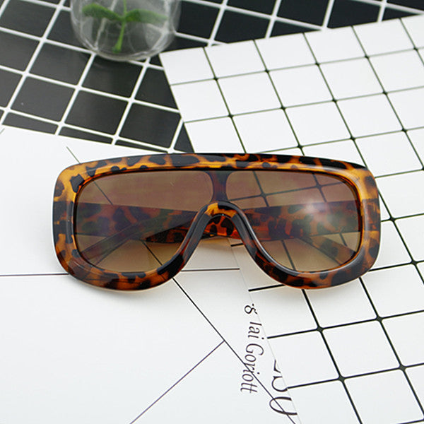 Women's sporty oversized sunglasses with futuristic design Bowlift