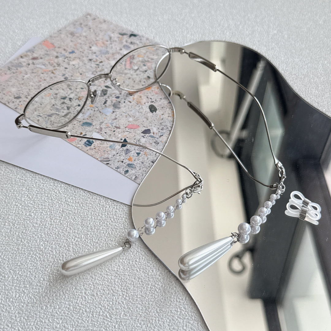 Elegant Pearl-Accented Eyewear Chain Bowlift