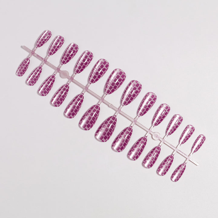 Glossy Stiletto Press-On Nails Set with Reflective Design Bowlift