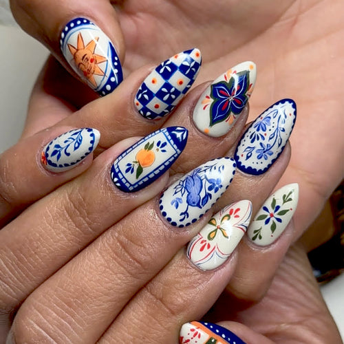 Artificial nails with handmade floral design Bowlift