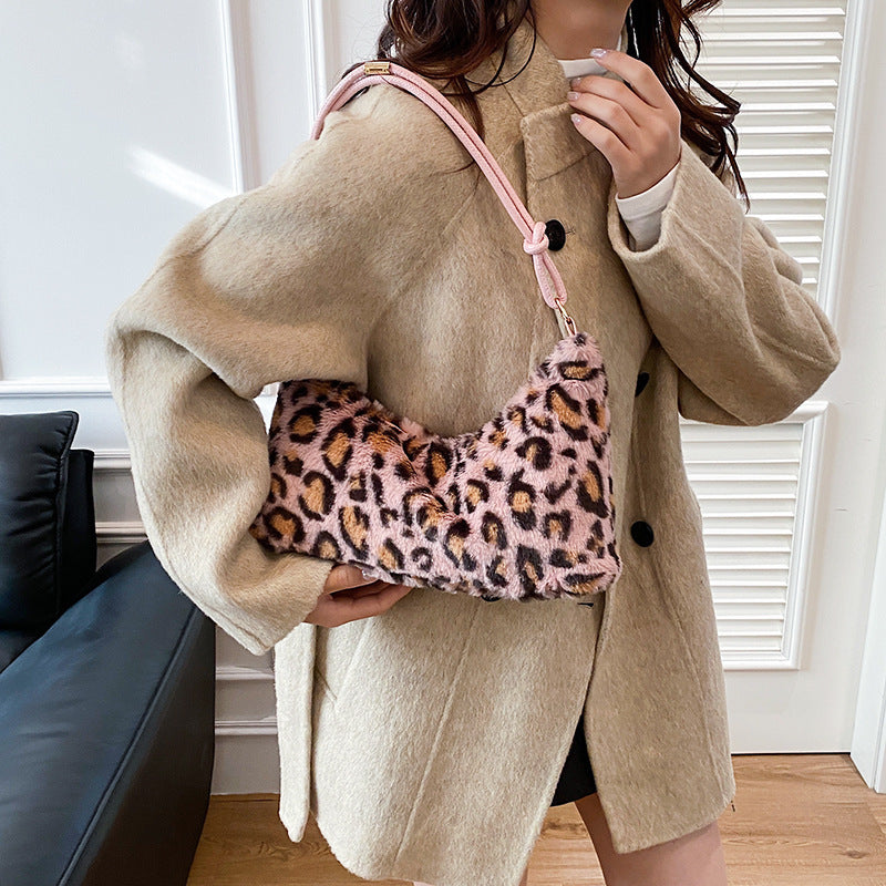 Chic Faux Fur Crossbody Bag Bowlift