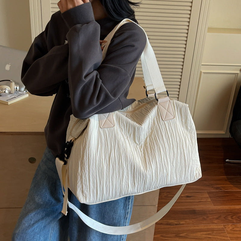 Durable sports and travel bag with ergonomic design Bowlift