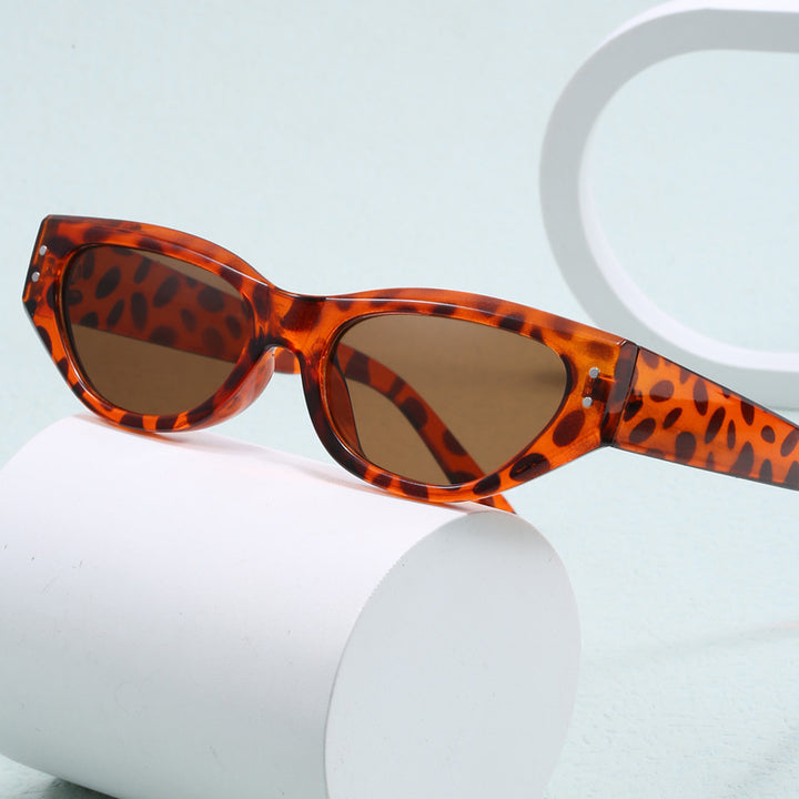 Women's fashionable sunglasses in trendy Cat-Eye style Bowlift