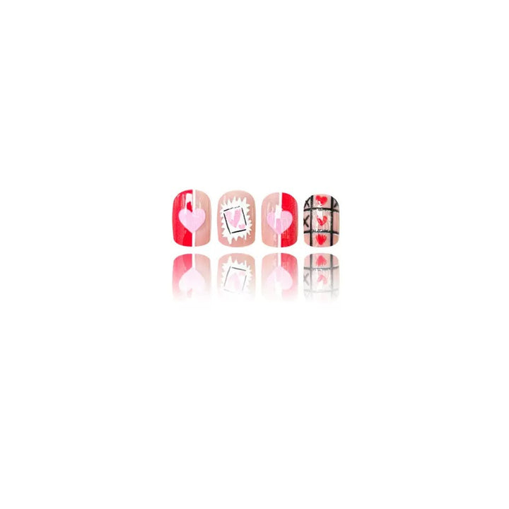 Artificial nail set with romantic heart and envelope motifs Bowlift
