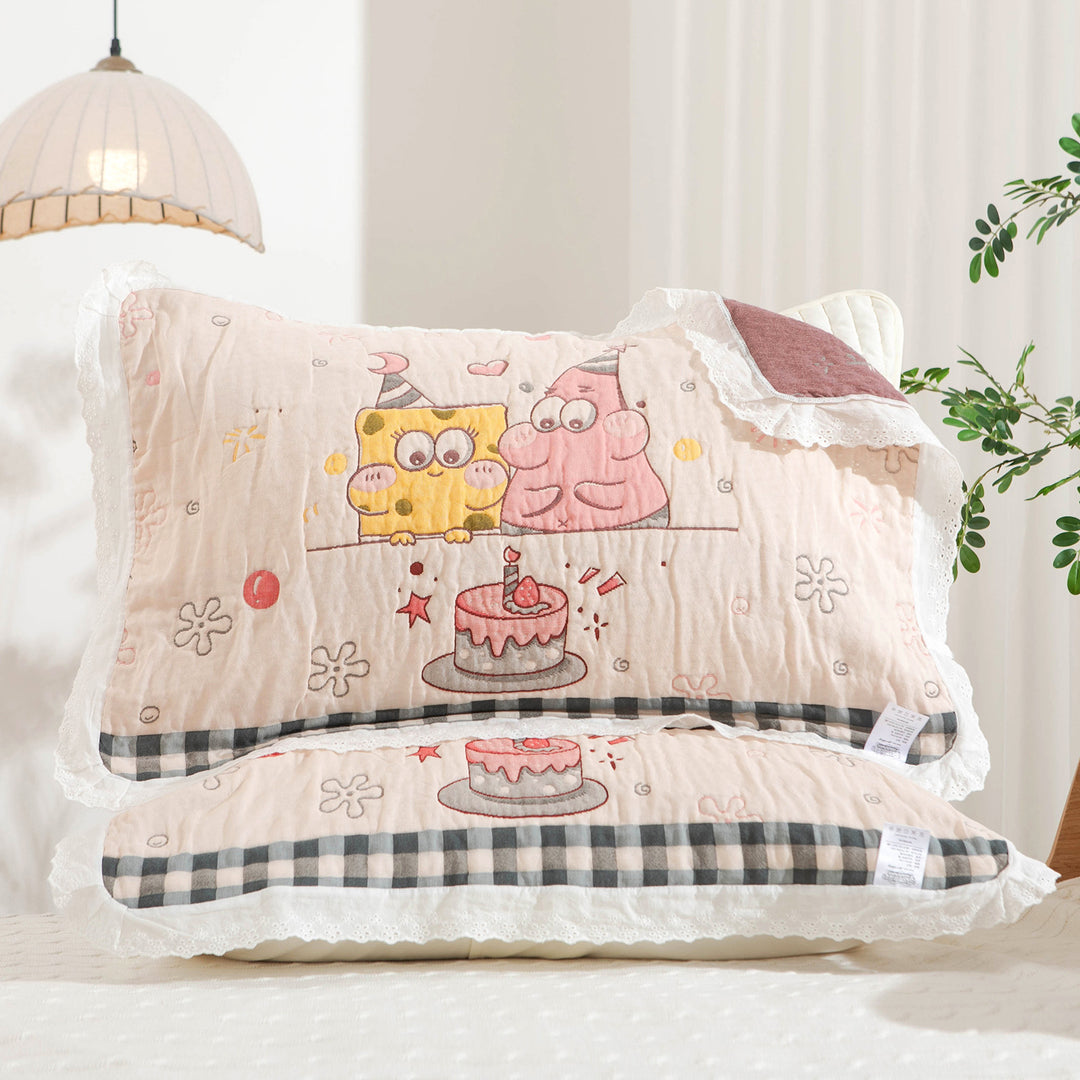 Women's pillow with charming elephant motif and delicate lace edge Bowlift