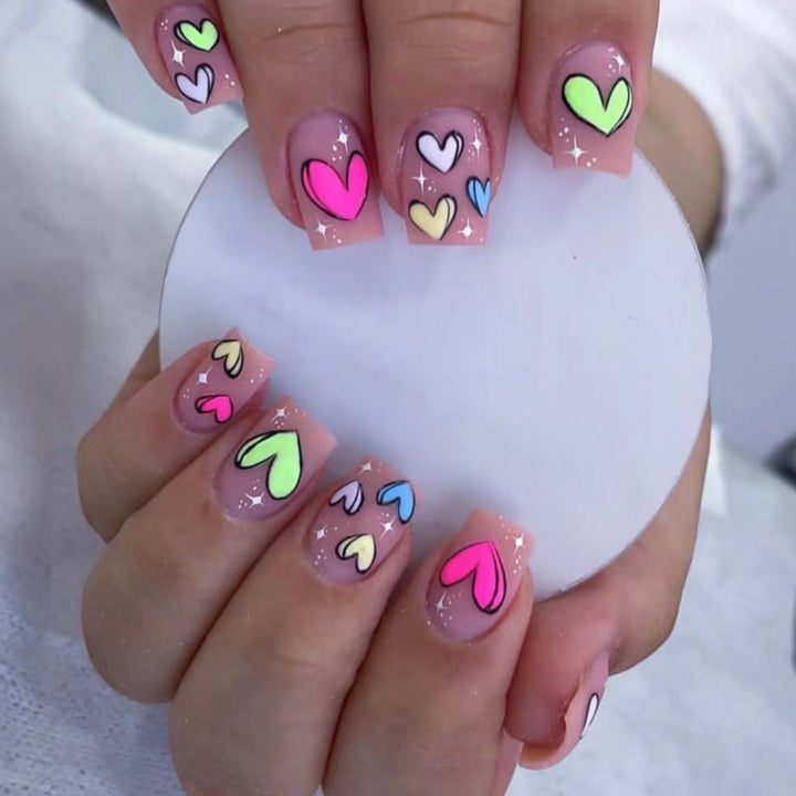 Artificial nail set with playful heart patterns Bowlift