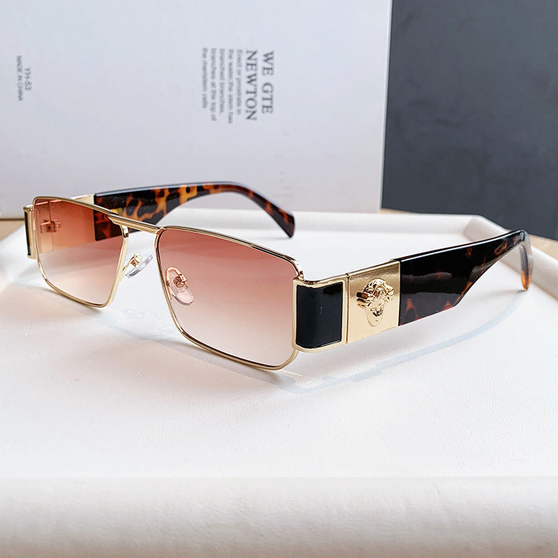 Women's designer sunglasses with luxurious frame and trendy cut Bowlift
