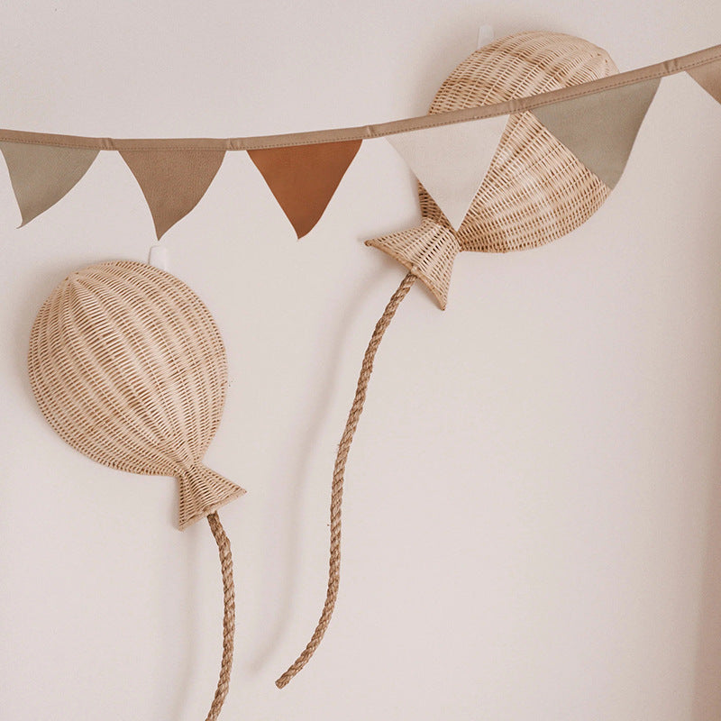 Decorative wall ornament in the form of a hot air balloon Bowlift