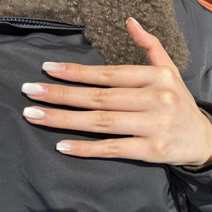 Elegant Press-On Nail Set with Glossy Pearl Finish Bowlift