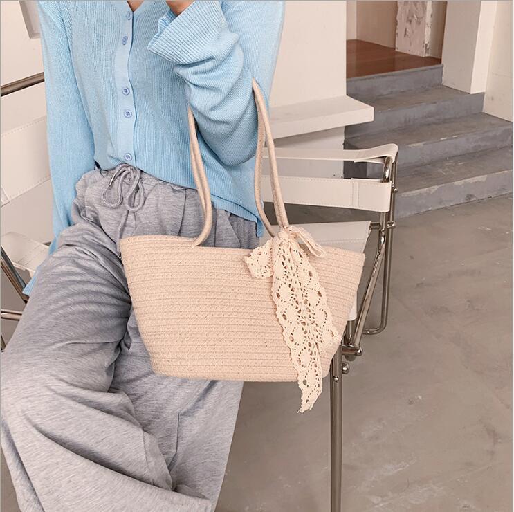 Handcrafted straw bag with lace accent Bowlift