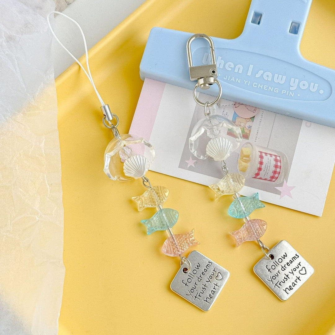 Playful keychain with maritime design Bowlift