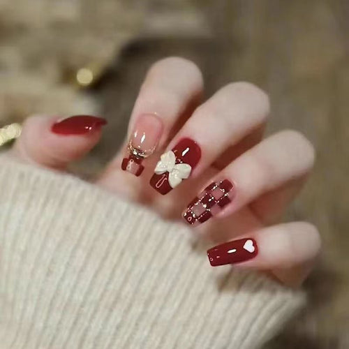 Artificial nails with decorative heart and bow details Bowlift