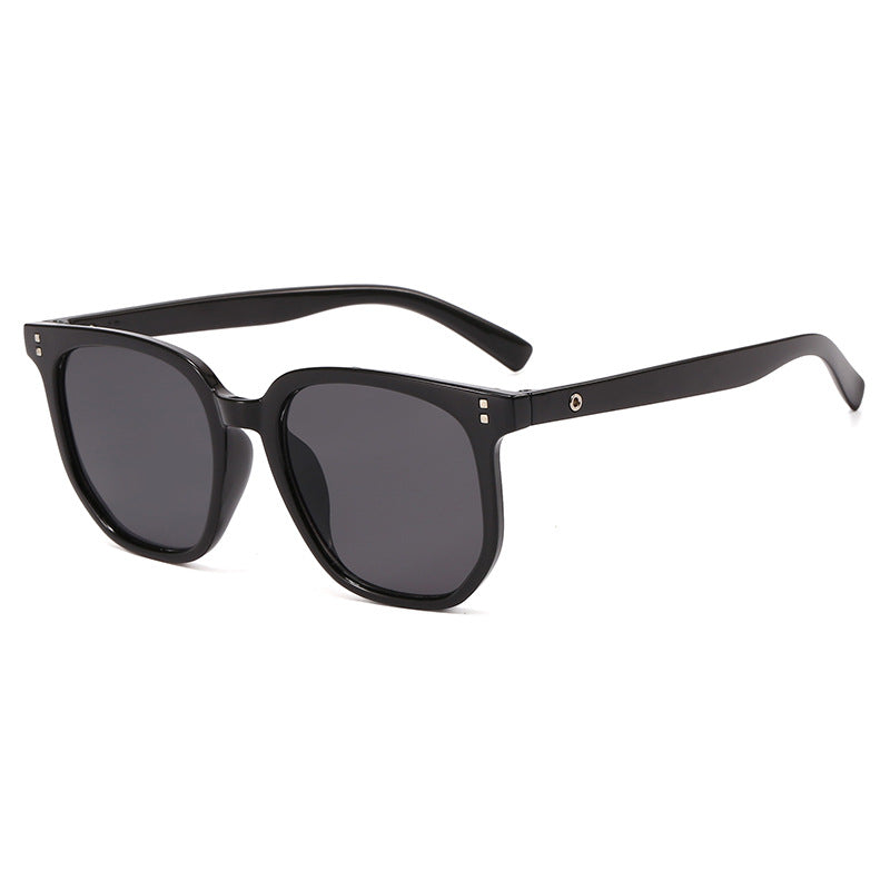 Ladies trendy square sunglasses with robust plastic frame Bowlift
