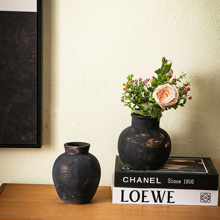 Handcrafted ceramic vase Bowlift