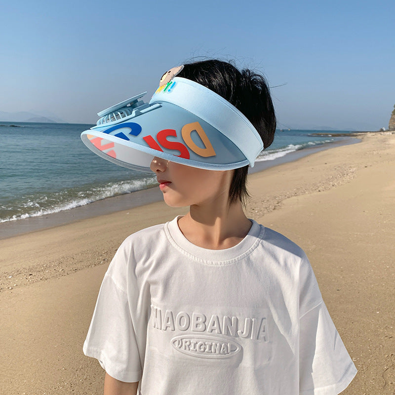 Adjustable children sun visor with integrated mini fan and extra wide brim Bowlift