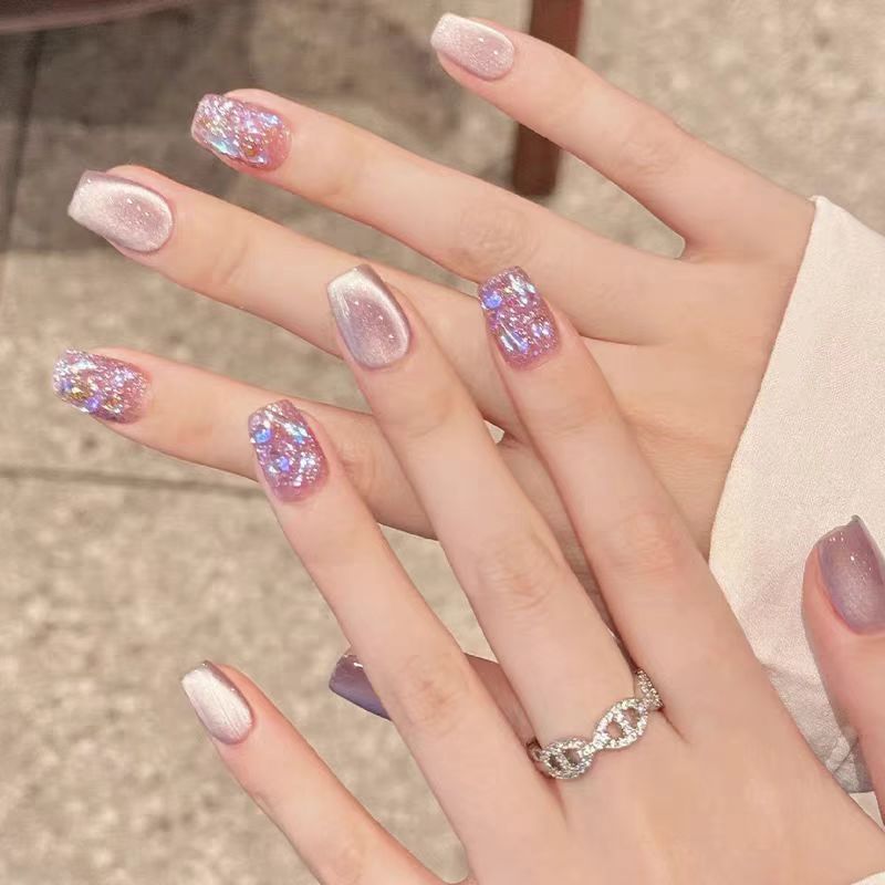 Artificial nails with elegant ombre look Bowlift
