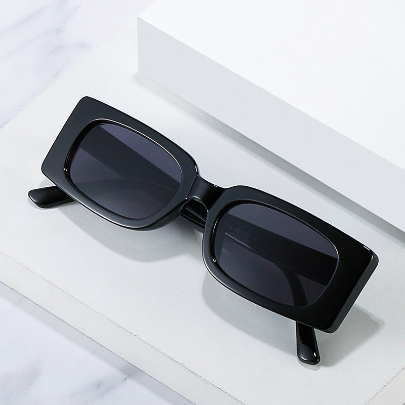 Women's sunglasses in modern retro style Bowlift