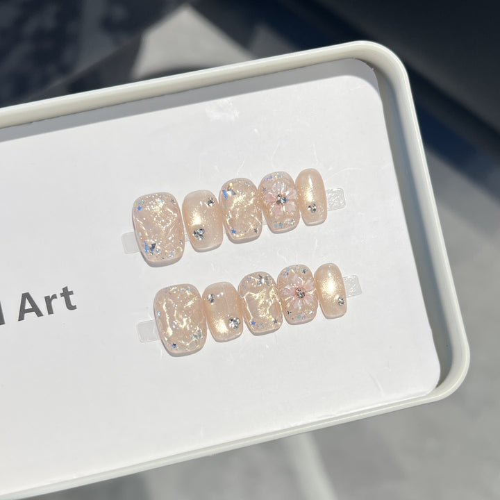 Decorative Floral Press-On Nail Set with Shimmering Accents Bowlift