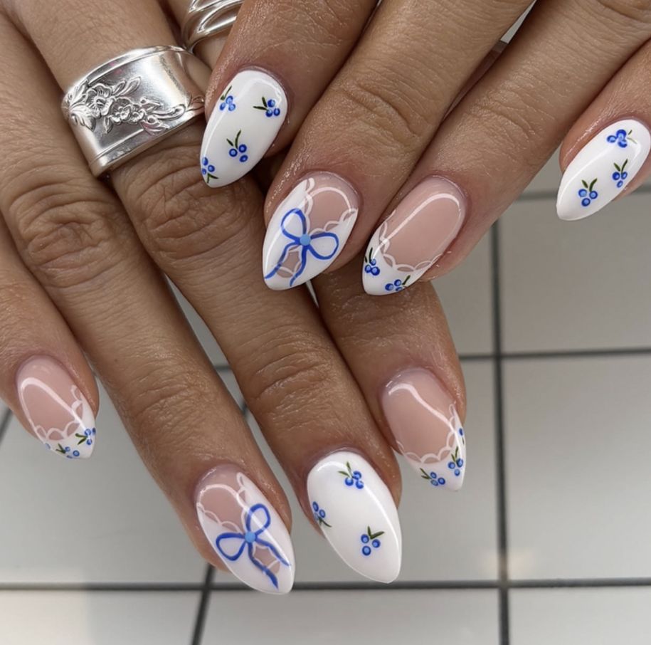 Artificial nails with modern night motif Bowlift