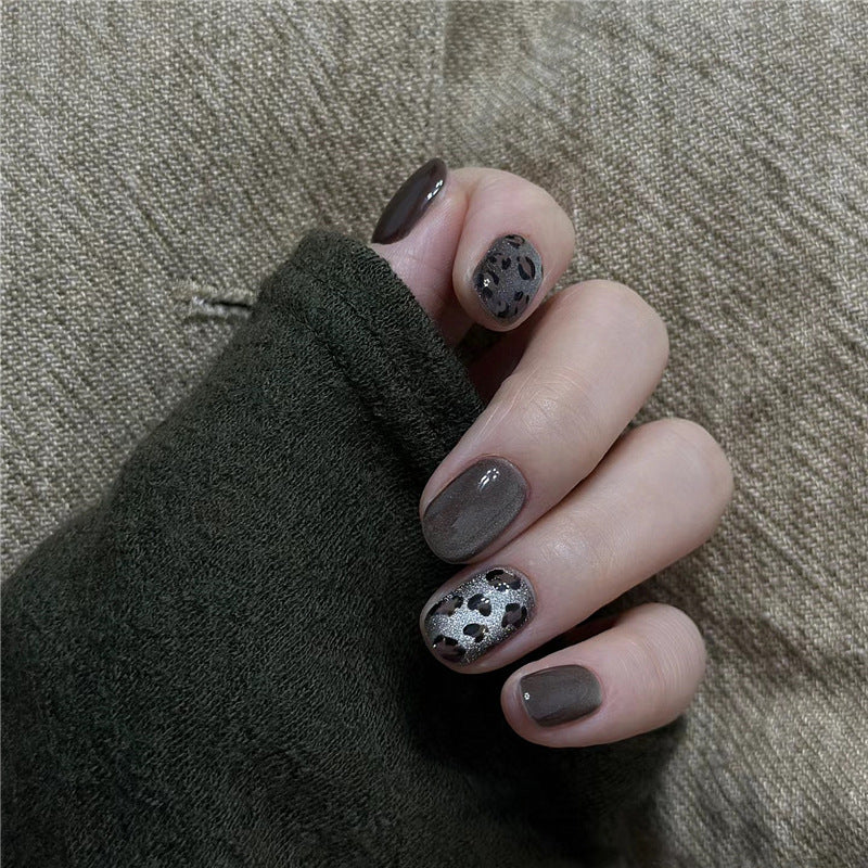Artificial Nails in Elegant Animal Print Design Bowlift