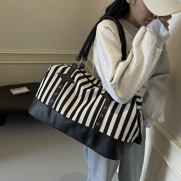 Elegant Sports Duffel Bag with Structured Outer Material and Sturdy Carry Straps Bowlift