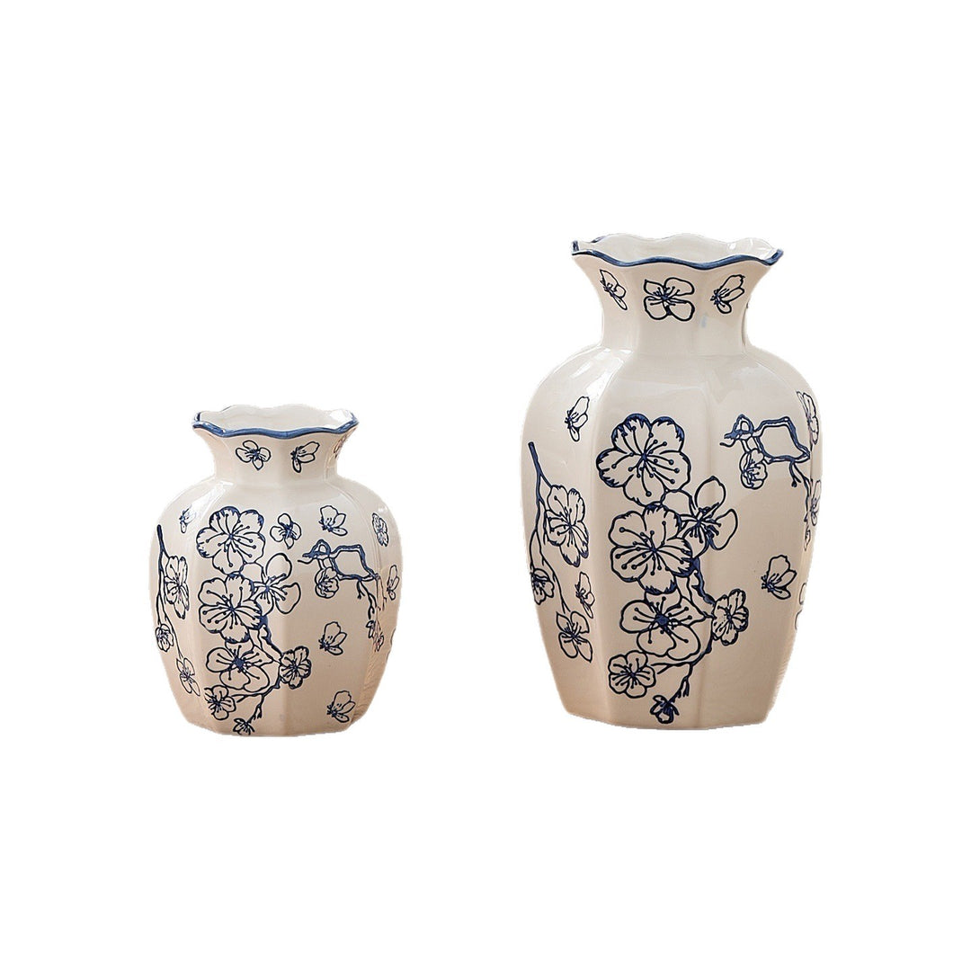 Porcelain vase Bowlift