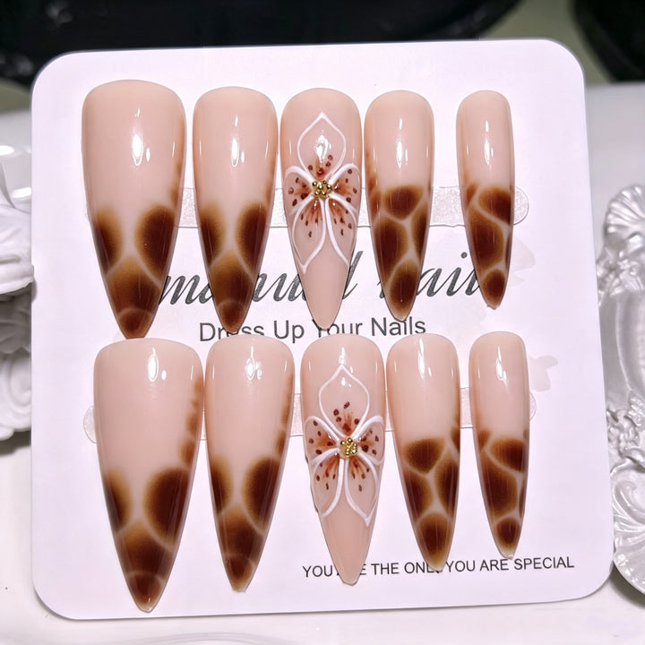 Floral-Themed Stiletto Press-On Nail Tips Bowlift