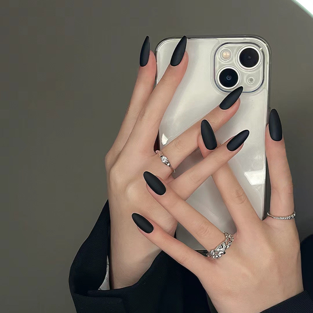 Artificial nail set in elegant matte finish Bowlift