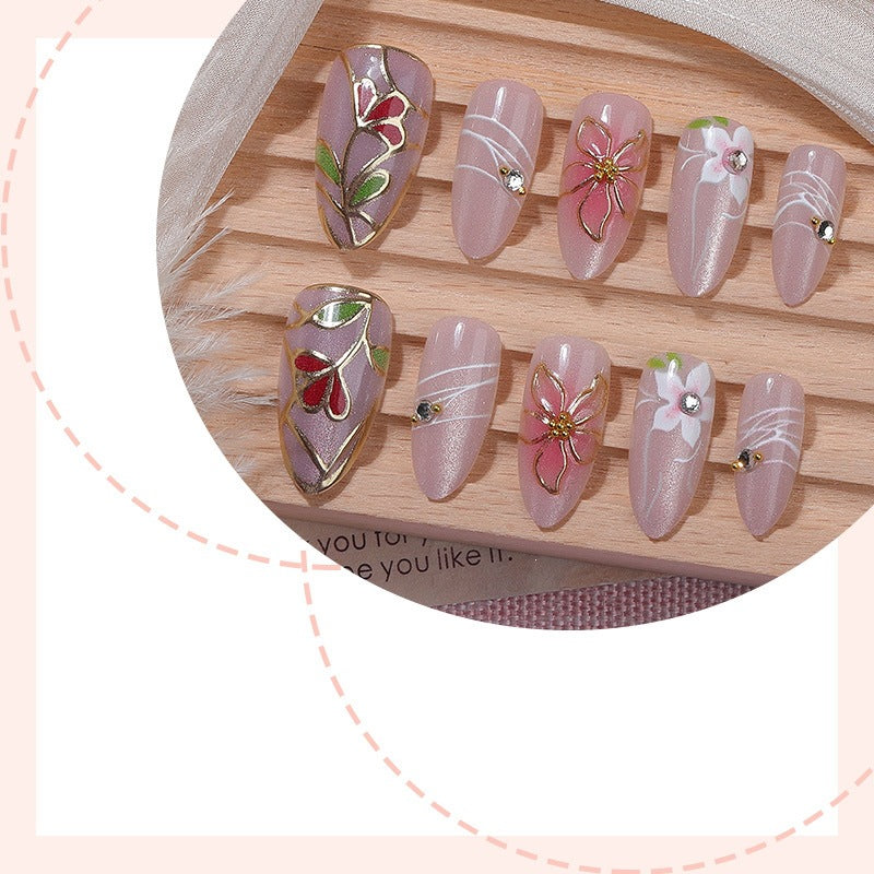 Nail art set with filigree floral decorations and shiny details Bowlift
