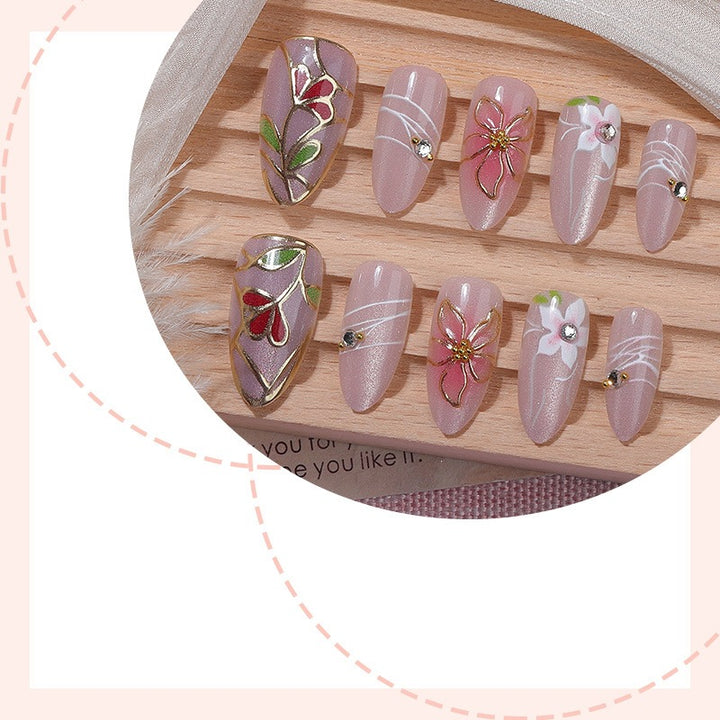 Nail art set with filigree floral decorations and shiny details Bowlift