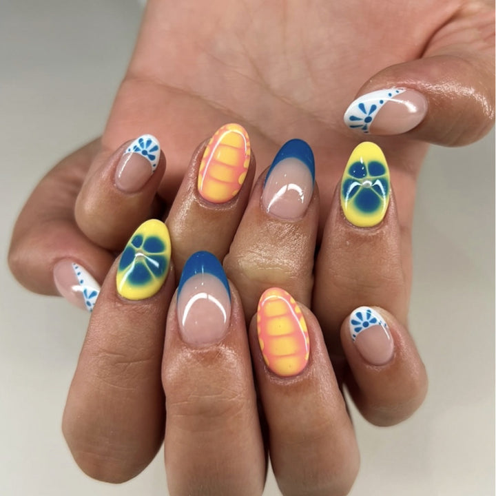 Artificial nail art with colorful summer design Bowlift