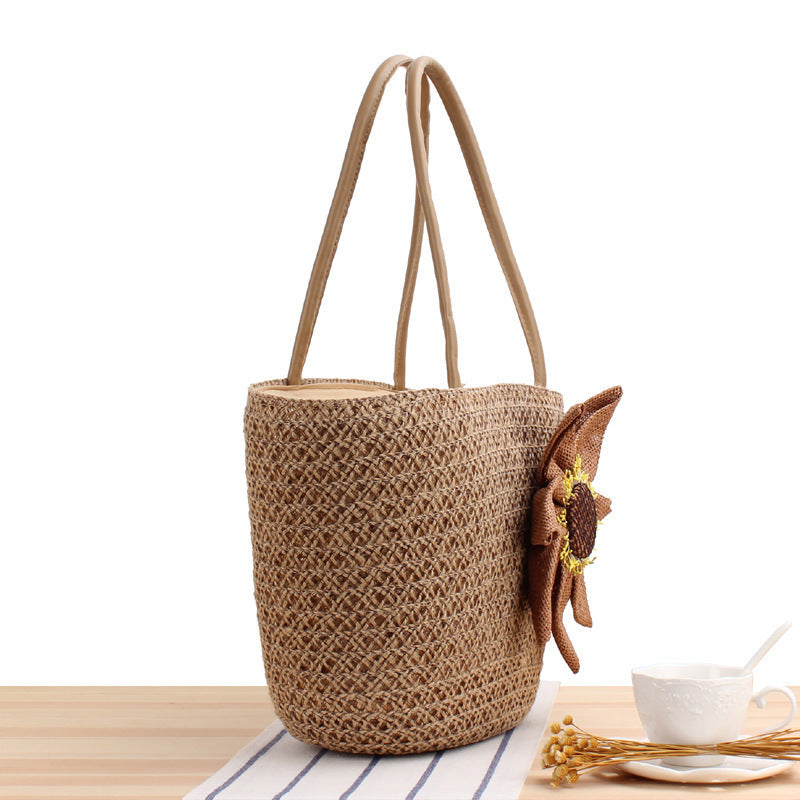 Basket bag with floral appliqué Bowlift