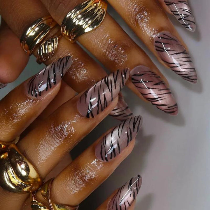 Artistic Press-On Nail Set with Tiger Stripe Design Bowlift