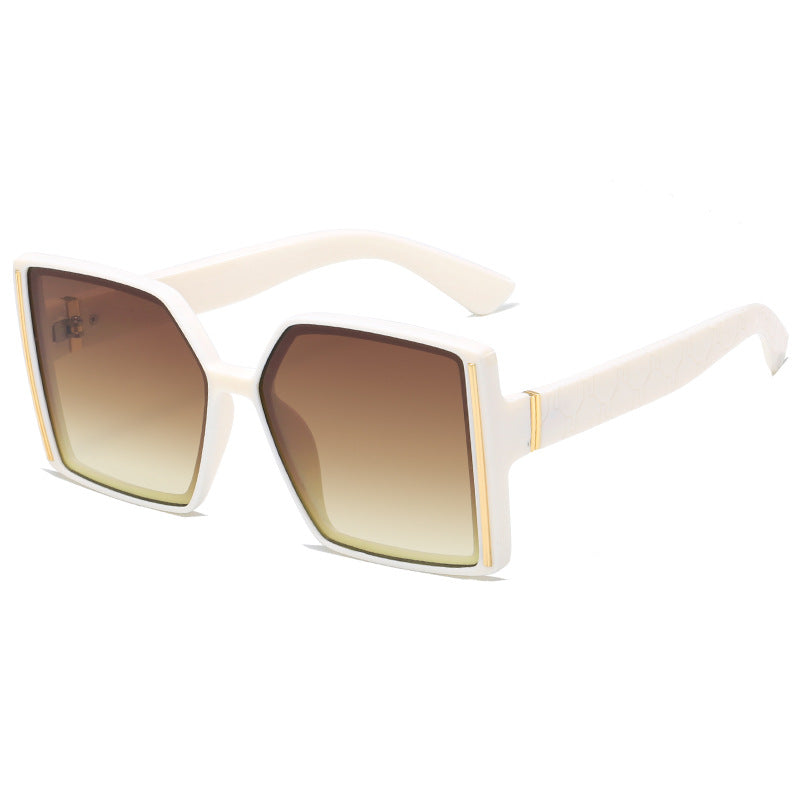 Women’s fashionable sunglasses in retro-inspired design Bowlift