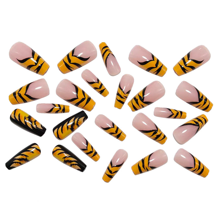 Artificial nail with Tiger Design Bowlift