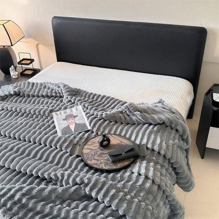 Women Plush Bedspread with Textured Design Bowlift