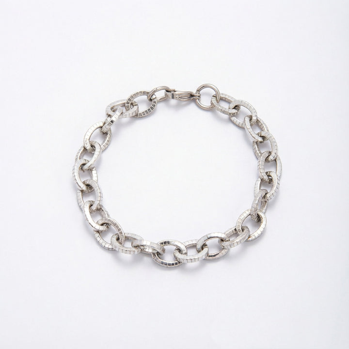 Contemporary Link Chain Necklace Bowlift