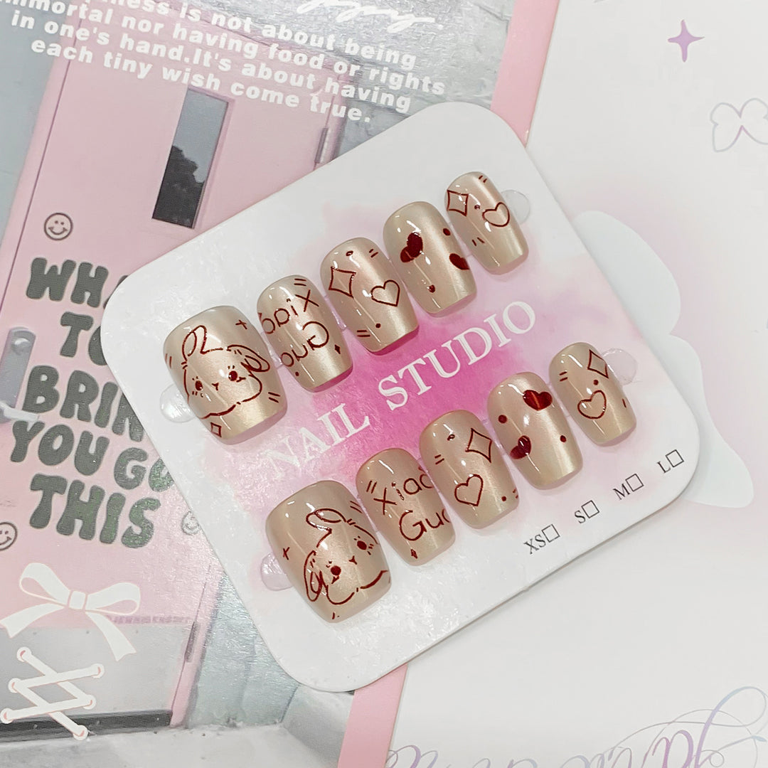 Creative nail art with loving motifs Bowlift