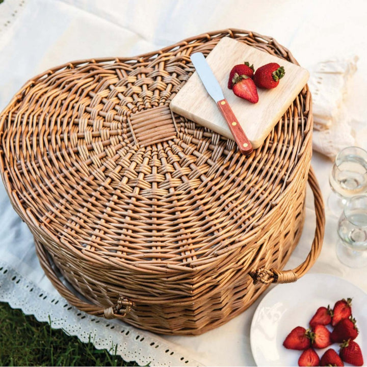 Ladies picnic basket with integrated dish set and elegant inner lining Bowlift