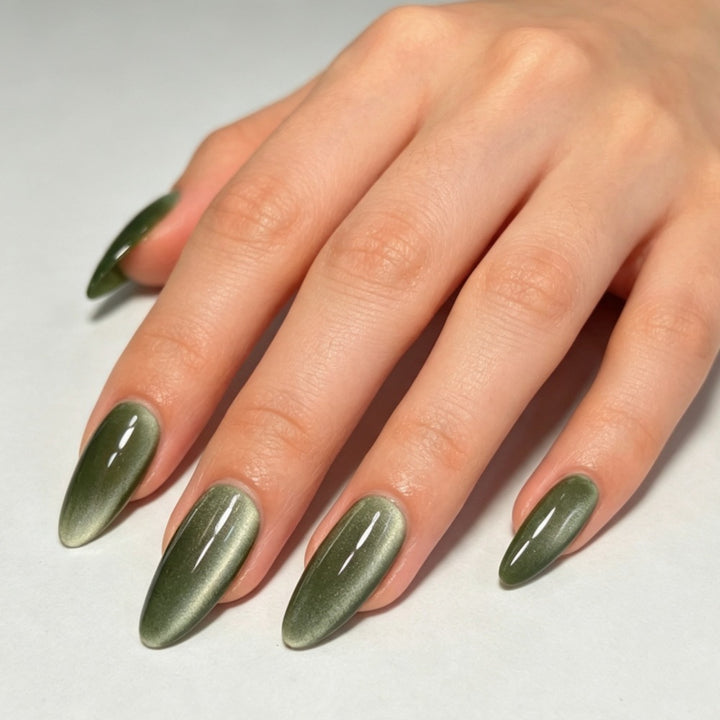 High-quality artificial nails with elegant gradient color Bowlift