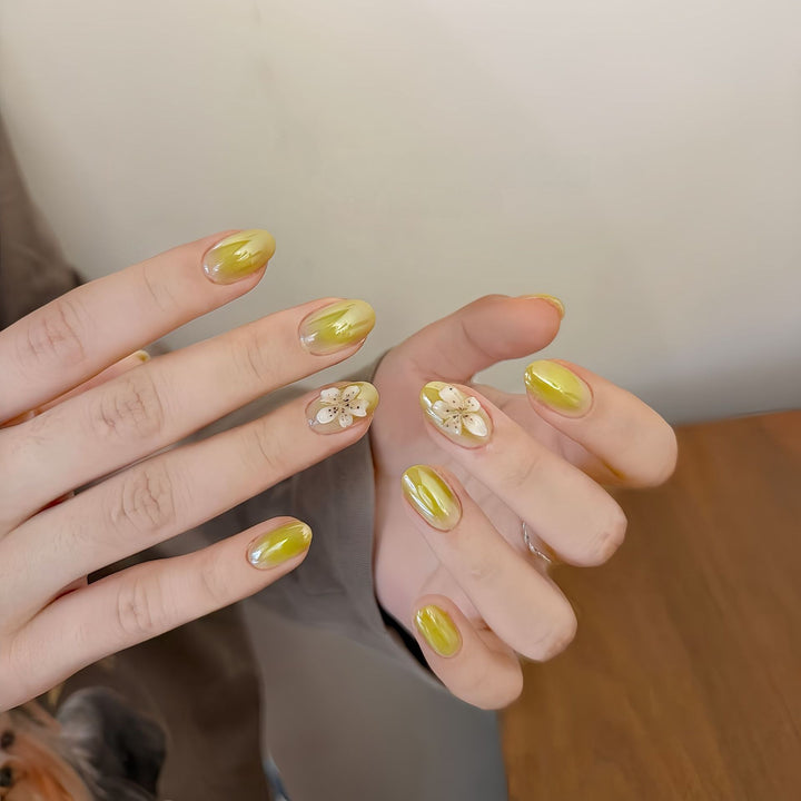 Artificial nails with floral design and glossy finish Bowlift