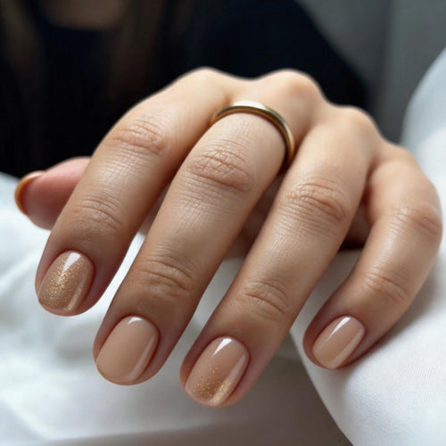 Elegant artificial nails with delicate glitter effect Bowlift