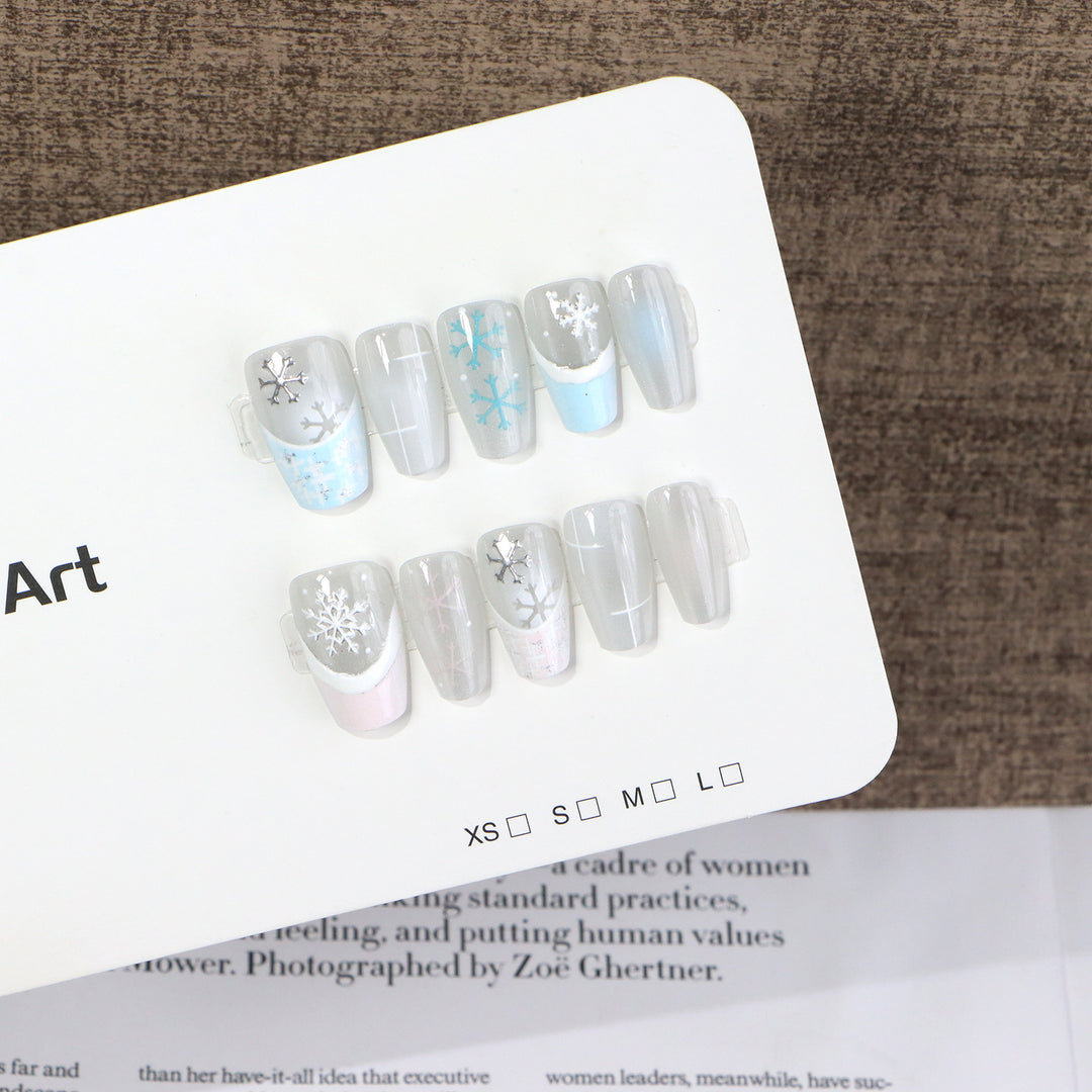 Elegant Snowflake Design Press-On Nail Set Bowlift