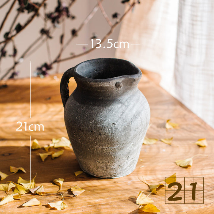 Rustic ceramic pot with handmade design Bowlift