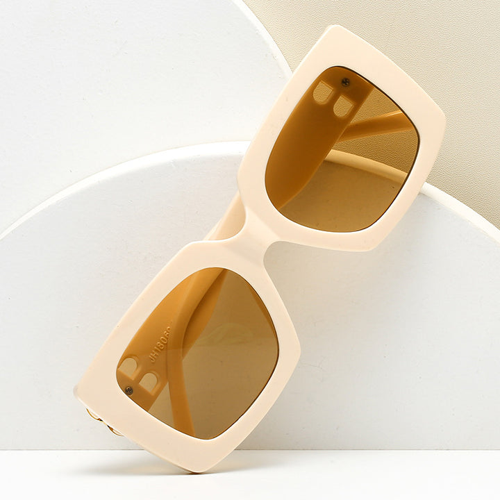 Ladies oversized sunglasses with elegant design and luxurious details Bowlift