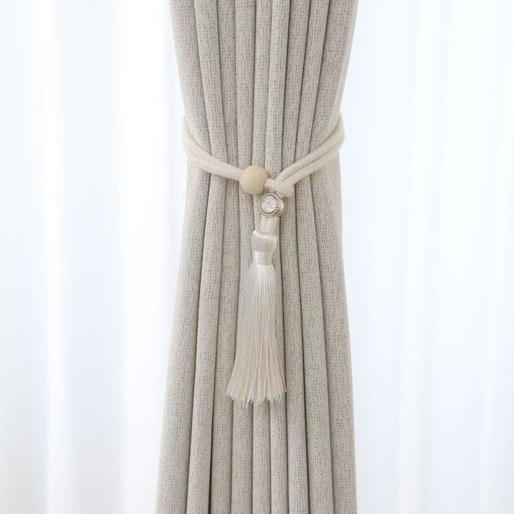 Elegant curtain tieback with tassels Bowlift